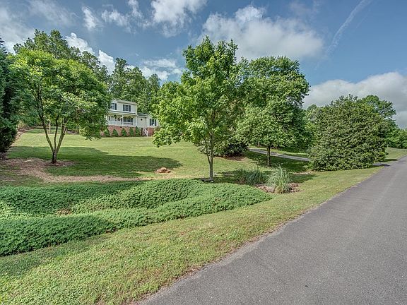 3rd image of 143 Crystal Brook Dr