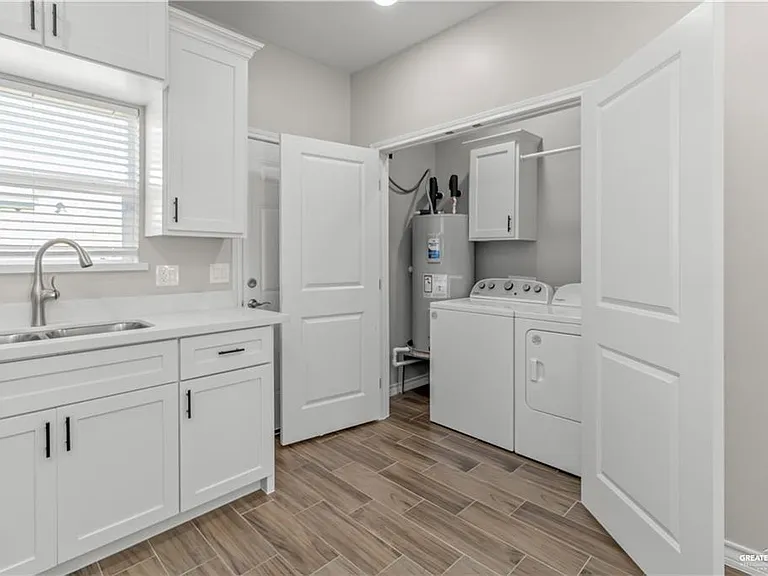 2705 E Israel Ave — Photo 5