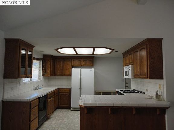 3rd image of 16634 Annie Dr