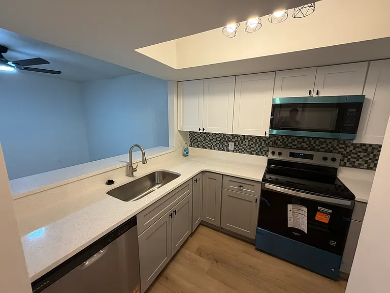 5424 SW 4th Pl — Photo 3