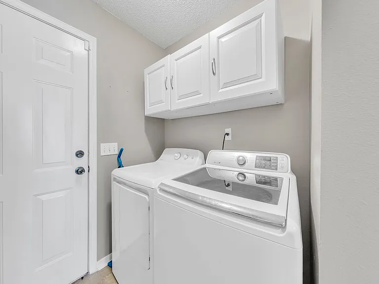 221 Trish Dr — Photo 13