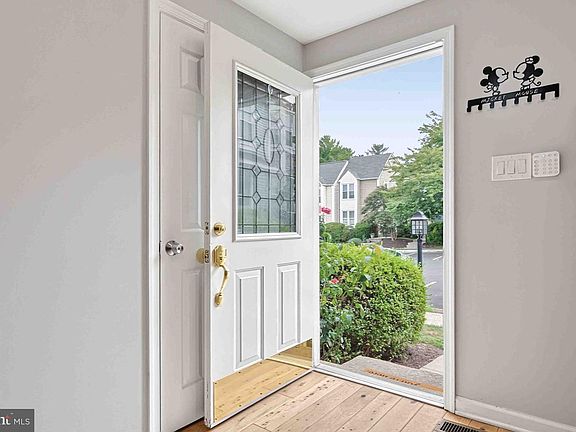 4th image of 11927 Redtree Way