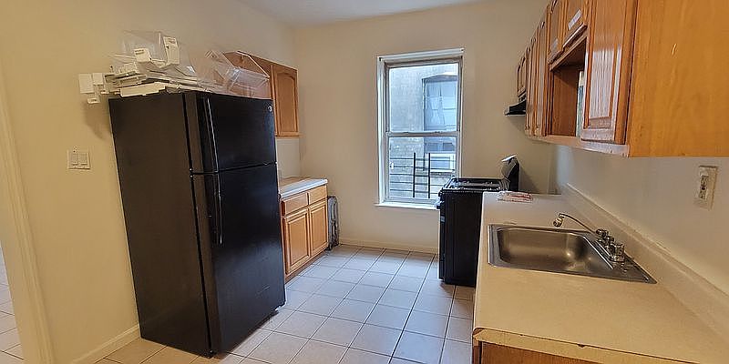 2nd image of 133 Newport St Floor 2