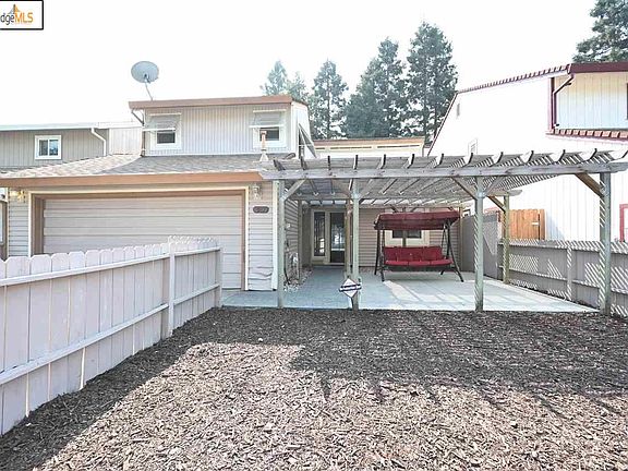 3rd image of 90 Saginaw Cir