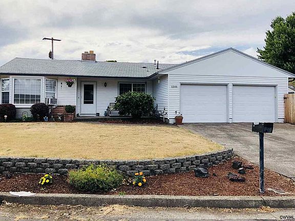 2nd image of 1205 Crescent Dr SW
