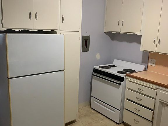 2nd image of 2615 D St APT 4