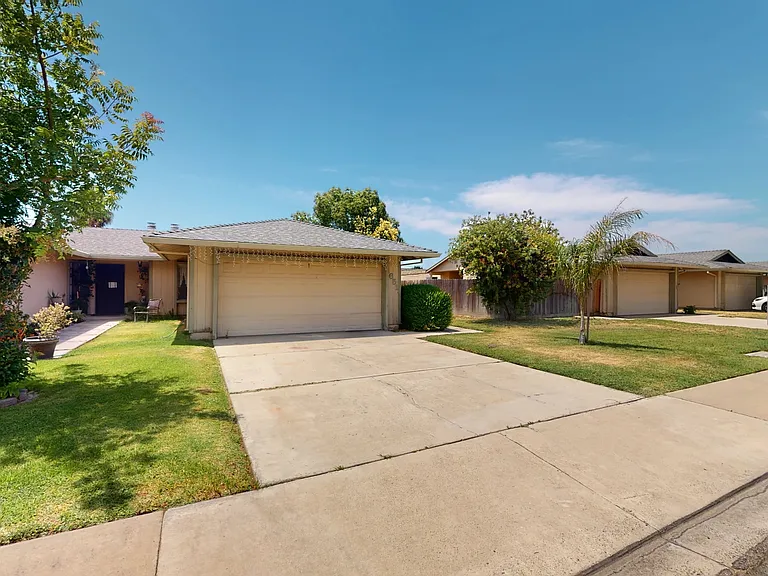 1655 Moffett Rd — Photo 1