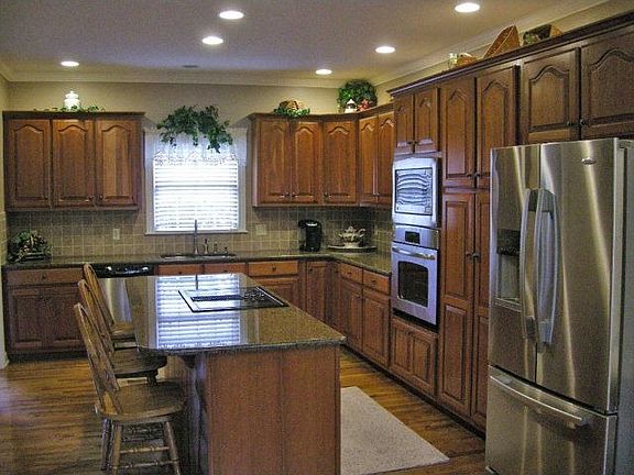 4th image of 425 Loretto Dr