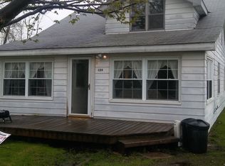 124 Maple Ave, Harsens Island, MI 48028