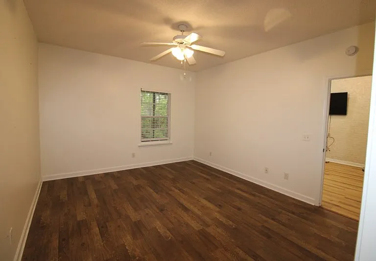 348 Moss Creek Ln — Photo 12