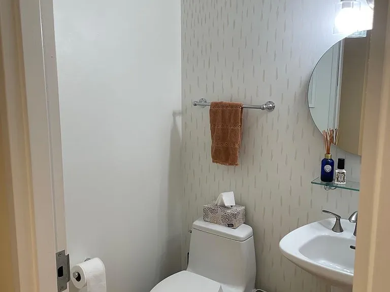 510 W Erie St #1304 — Photo 31
