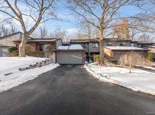 8 Wimbledon Court, Jericho, NY 11753