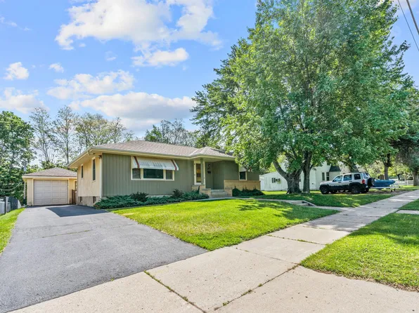 845 Spencer St S, Shakopee, MN 55379