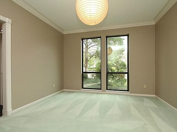 3rd image of 723 Plainwood Dr