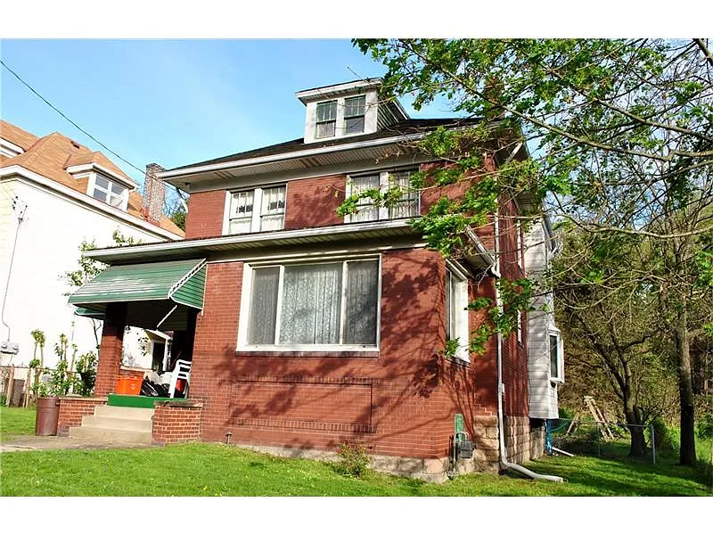 676 Forest Ave photo 1