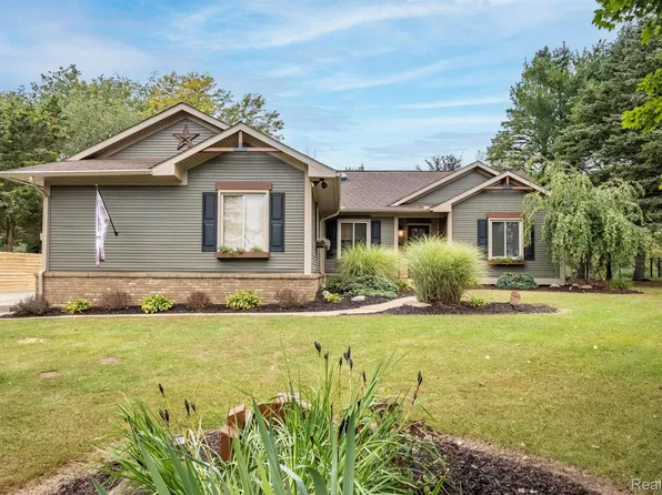 11870 Davisburg Rd, Davisburg, MI 48350
