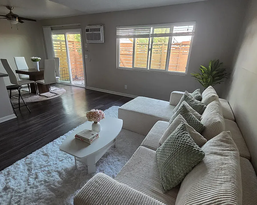 124 N Tustin Ave