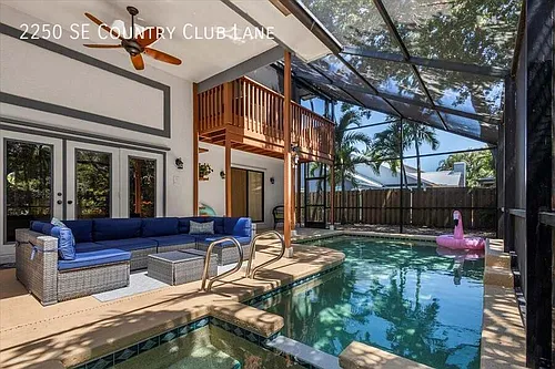 2250 SE Country Club Ln Photo 1