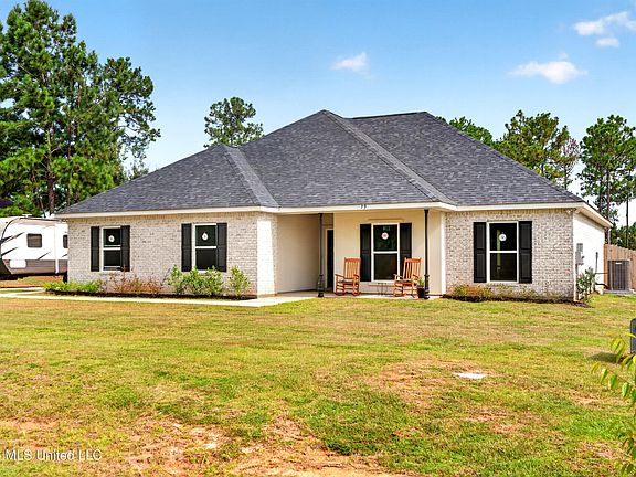 3rd image of 79 Sweet Birch Dr
