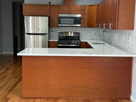 4th image of 816 S 15Th St