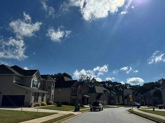 5th image of 445 Saint Annes Pl