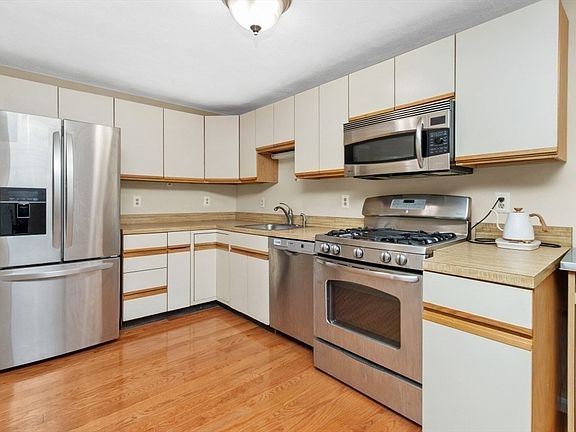 3rd image of 1210 Vfw Pkwy APT 12