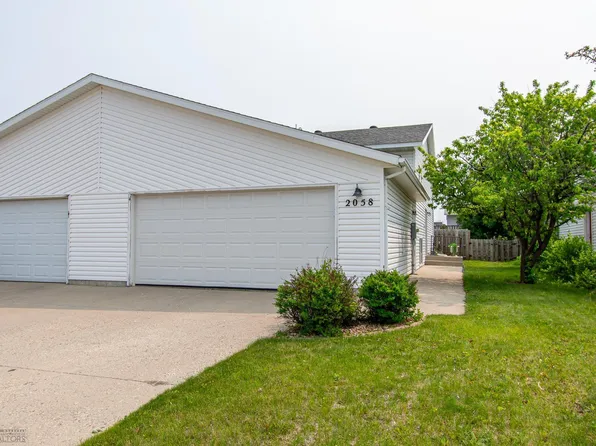 2058 52nd St S, Fargo, ND 58103