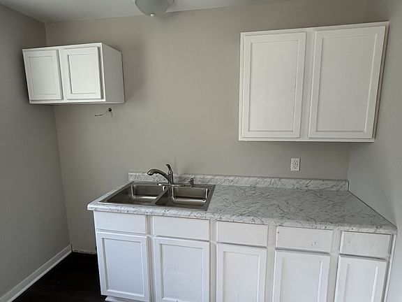 3rd image of 6160 Nimitz Dr #1