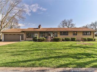 9920 Crestwood Dr, Saint Louis, MO 63126