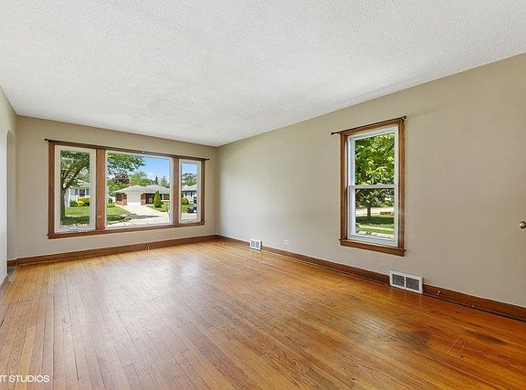 5th image of 219 S Oakland Grv