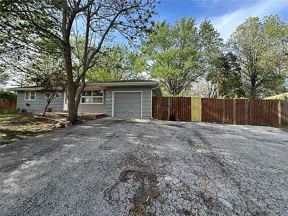 4th image of 4840 Webster Ave