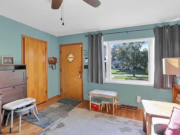 3rd image of 828 Wiltshire Rd