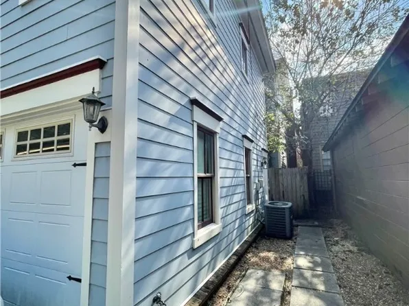 110 E Duffy St, Savannah, GA 31401