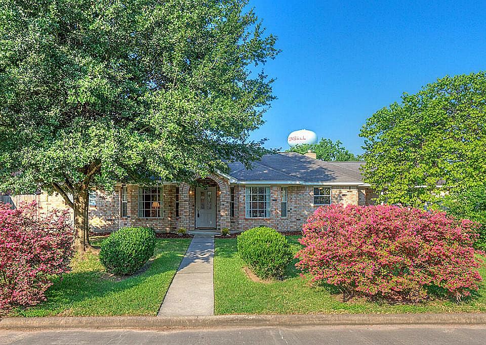 1st image of 902 Hawthorne Ct