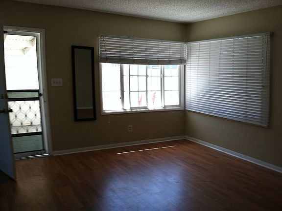 3rd image of 831 Emerald St #831
