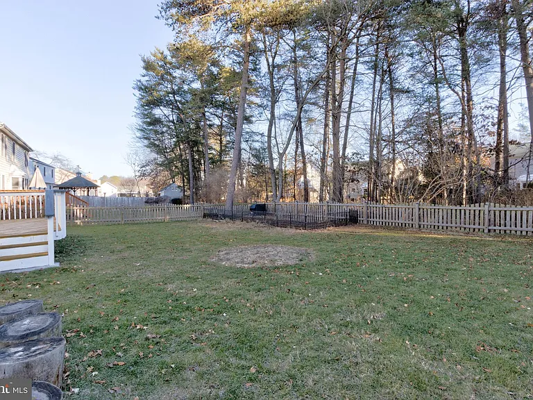 7925 Carriage Dr — Photo 36