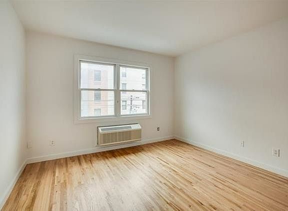 4th image of 202 Grand St #6B