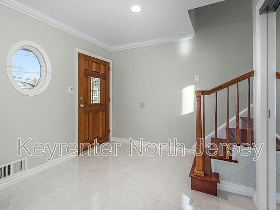 3rd image of 89 Vivian Ave