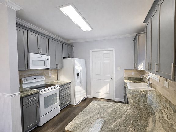 4th image of 5477 Pensacola Ave
