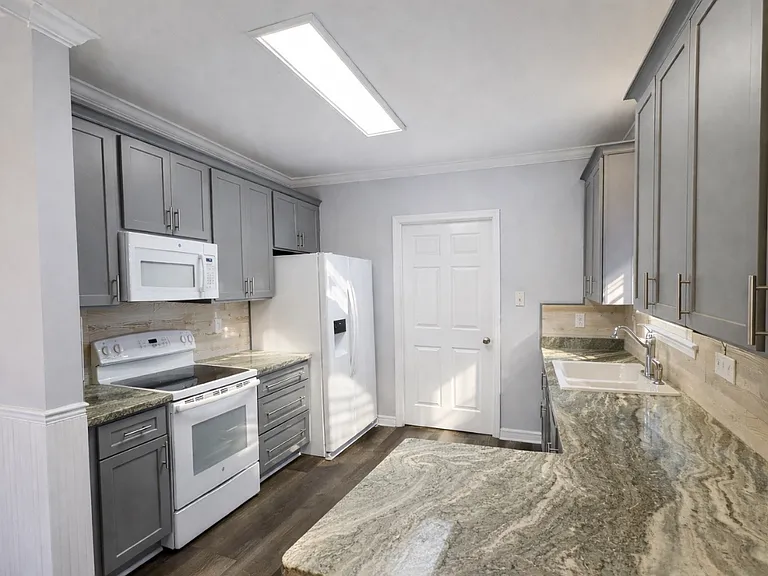 5477 Pensacola Ave — Photo 4
