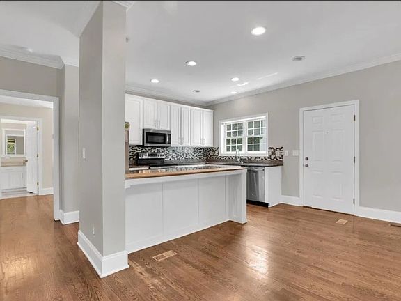 Full kitchenette