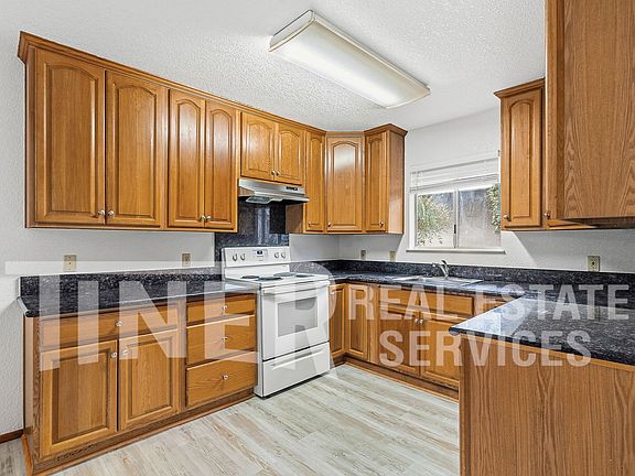 3rd image of 2304 Villanova Cir
