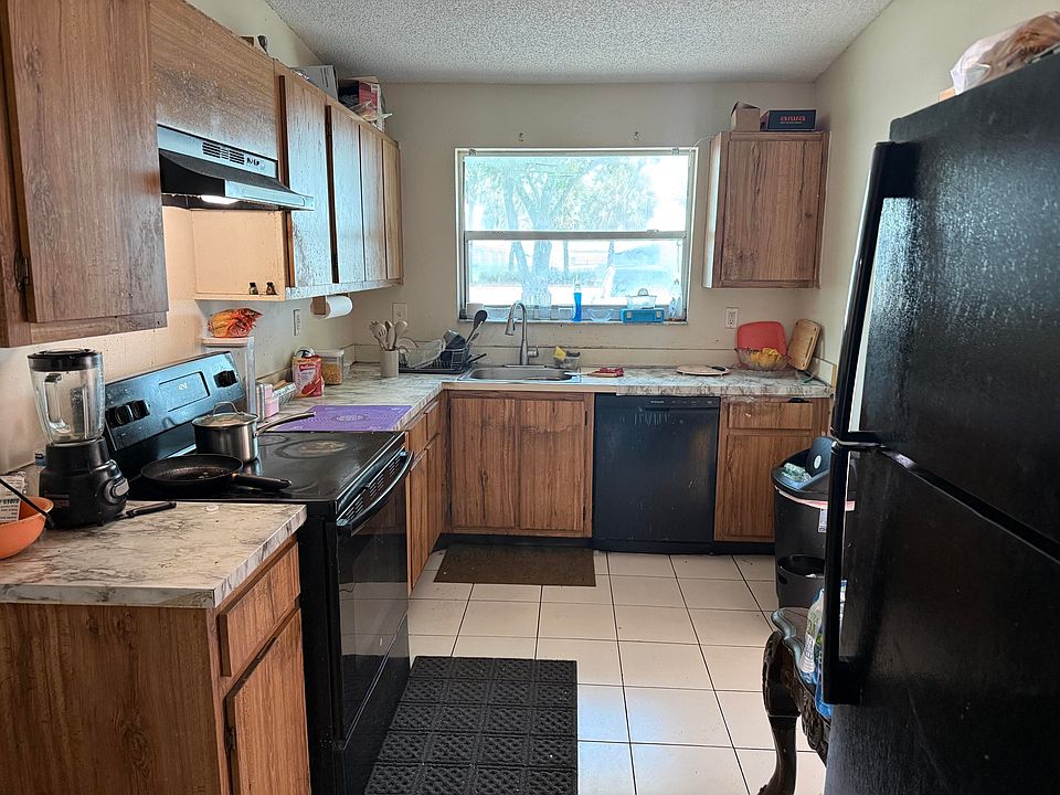 1st image of 7824 Pembroke Rd