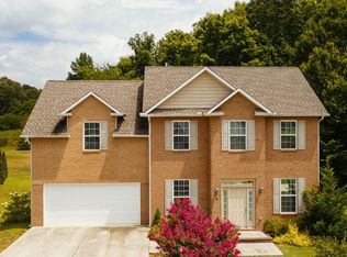 1175 Garnet Hill Dr, Lenoir City, TN 37772