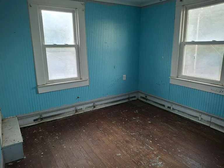311 W 5th St — Photo 13