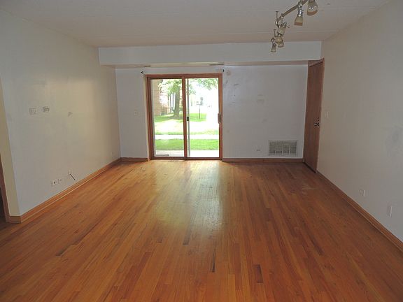 3rd image of 8700 W Evelyn Ln APT 105