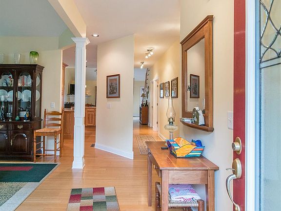 3rd image of 212 Jack Hunter Way