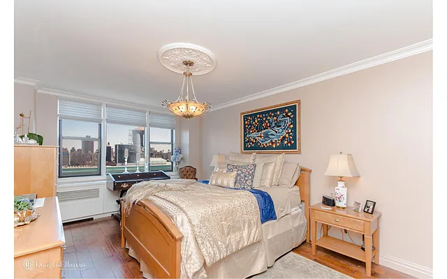 Sold by Douglas Elliman | media 17