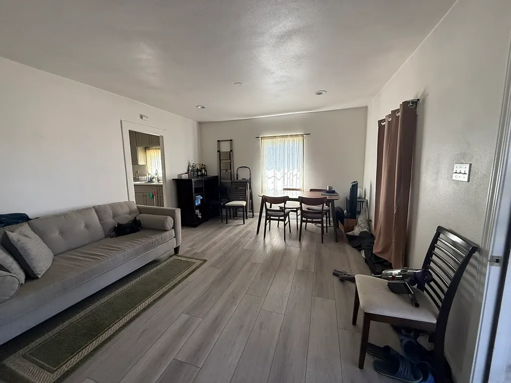 3 bed, 800 sqft, $2,600 — Photo 2