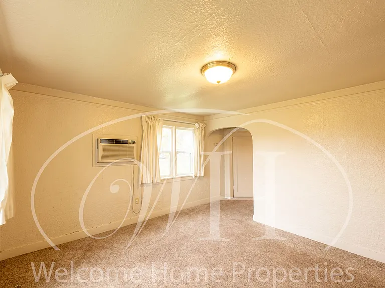 322 SW 1st St — Photo 3